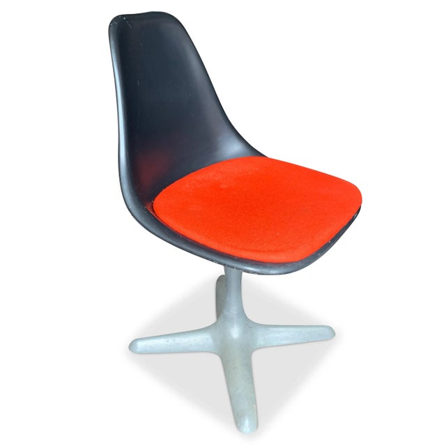 Black & Orange Circular Dining Table Set from Maurice Burke for Arkana Tulip, 1960s, Set of 4 For Sale - Image 6 of 10