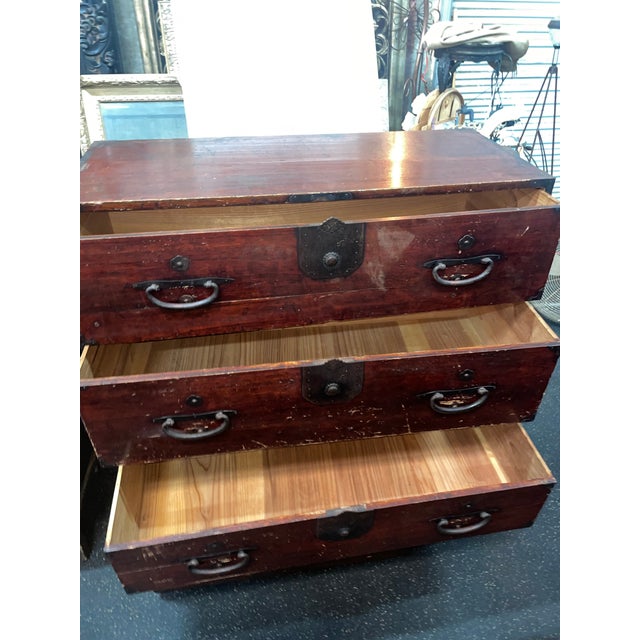 Antique Japanese Taisho Isho-Dansu Dresser, Meiji Period (1868 – 1912) For Sale In San Diego - Image 6 of 10