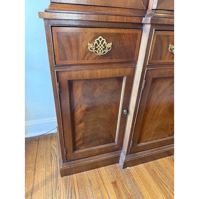 Hickory Furniture Georgian Carved Mahogany Breakfront Bookcase Cabinet by Hickory For Sale - Image 4 of 10