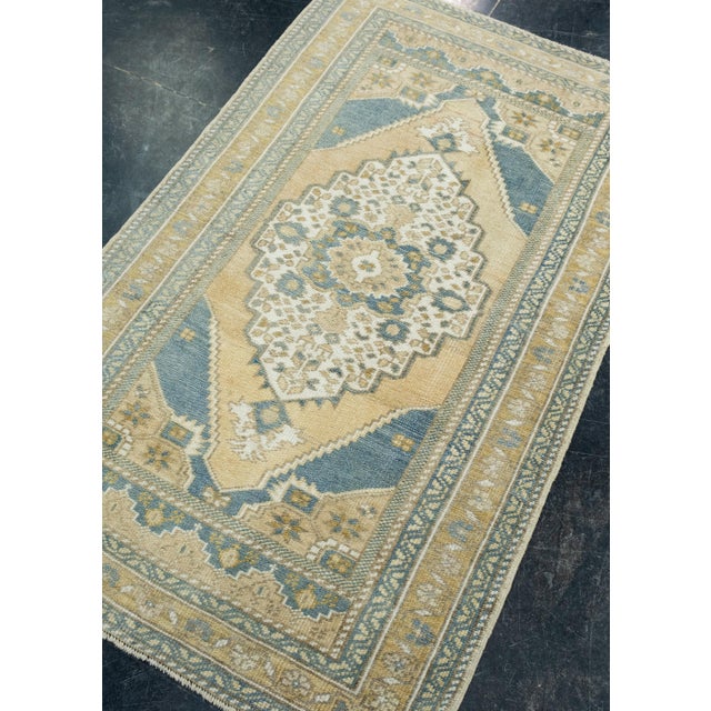 Turkish Turkish Vintage Rug 2'10" x 4'8" #17564 For Sale - Image 3 of 8