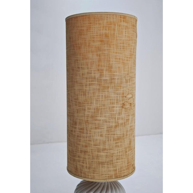Large White Ceramic Table Lamp, Italy, 1970s For Sale - Image 13 of 16