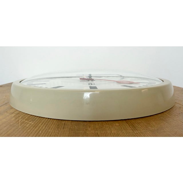 Gray Grey Industrial Wall Clock from TN, 1960s For Sale - Image 8 of 18