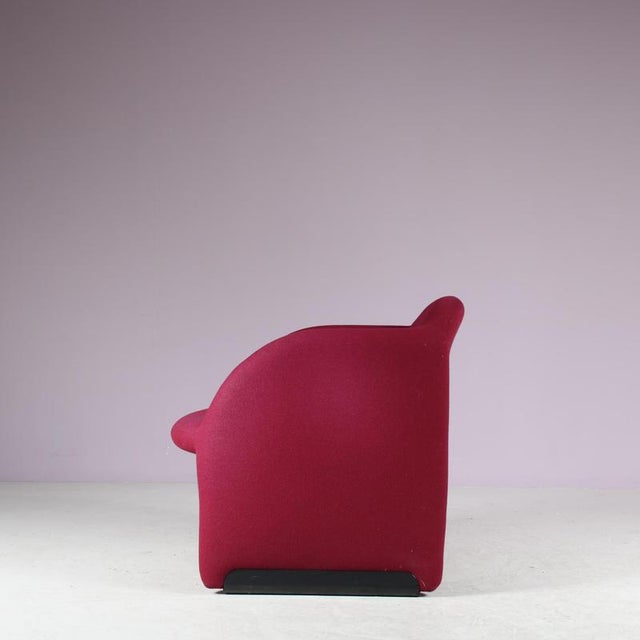 A beautiful “Ben” easy chair by Pierre Paulin, manufactured by Artifort in the Netherlands around 1980. This eye-catching...
