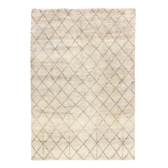 The modern style of this rug will give your room a contemporary accent. 100% Lamb's Wool. From India.