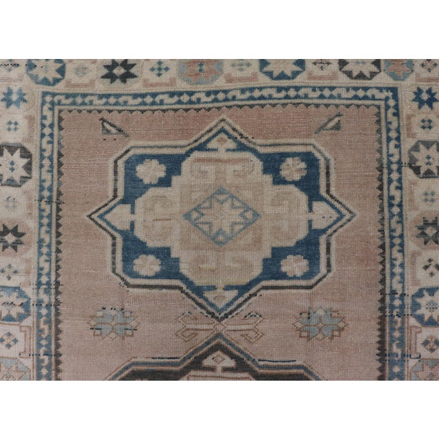 Vintage Turkish Oushak Rug With Soft Beige and Blue Medallion Patterns For Sale In Atlanta - Image 6 of 10