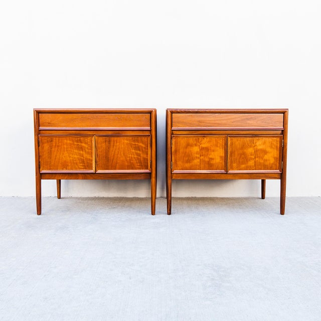 1960s Restored Barney Flagg for Drexel “Parallel” Mid Century Walnut Nightstands For Sale - Image 12 of 12
