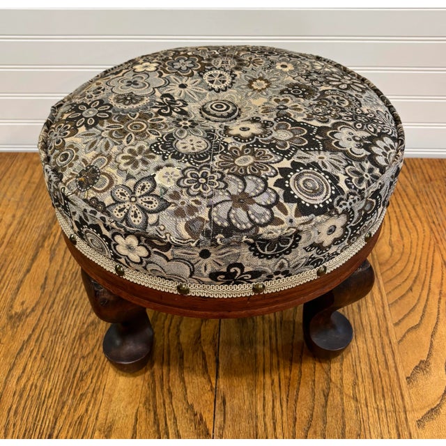 Queen Anne Mid 20th Century Queen Anne Footstool With Mahogany Turned Legs and Floral Upholstery For Sale - Image 3 of 9