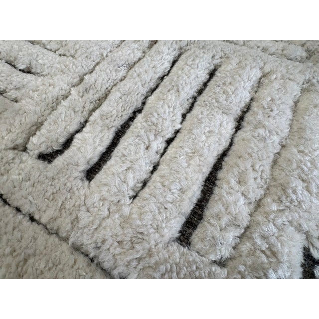 Rh Basanti Rug – 9' × 12' Marled Ivory/Charcoal | Hand-Knotted Wool Blend | Contemporary Himalayan-Inspired Design For Sale - Image 14 of 18