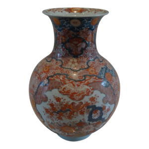 Vintage Chinese Vase in the Imari Pattern