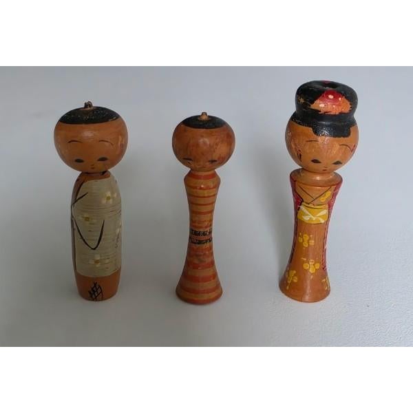 Brown Vintage 1960s Japanese Miniature Kokeshi Dolls - Articulated Wooden Trio For Sale - Image 8 of 18