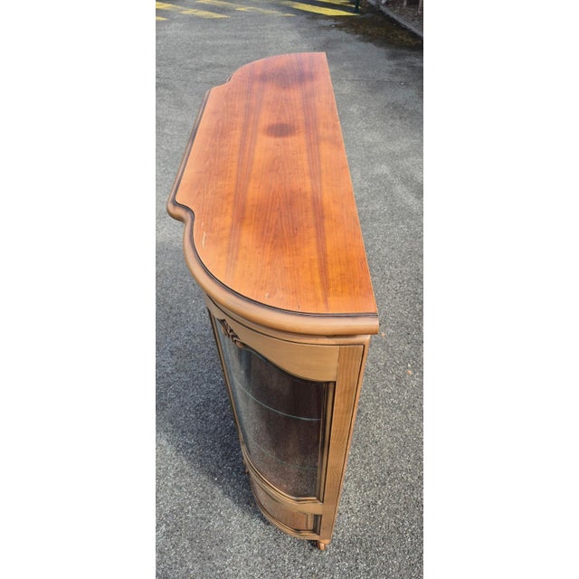 20th Century Louis XV Curved Cherrywood Display Cabinet, France, 1890s For Sale - Image 9 of 18