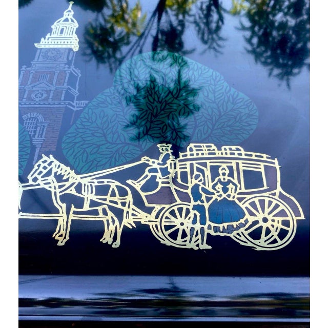 Vintage Couroc Independence Hall Serving Tray – Colonial Philadelphia Horse & Carriage Scene – Monterey California For Sale - Image 9 of 13