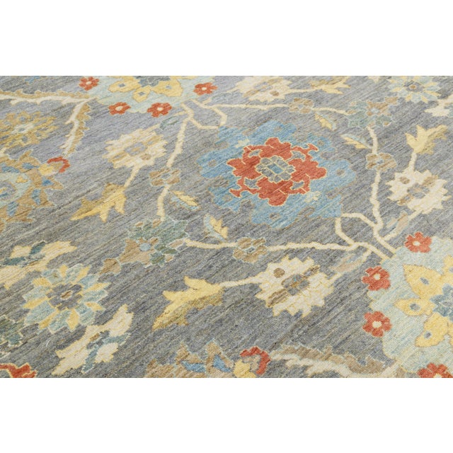 Modern Sultanabad Wool Area Rug – Floral Medallion Design – Muted Grey For Sale - Image 11 of 11