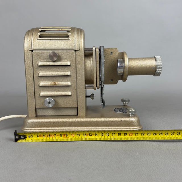Noris Trumpf Slide Projector with Working Case For Sale - Image 14 of 17