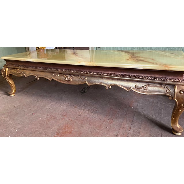 Goldenrod Vintage Hollywood Regency Round Onyx-Top Coffee Table | Gilt Carved Base | Mid-Century For Sale - Image 8 of 9