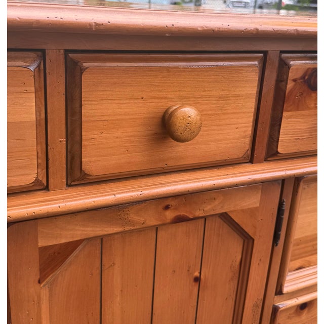 Brown Broyhill Yorkshire Market Rustic Pine Farmhouse Dresser For Sale - Image 8 of 12