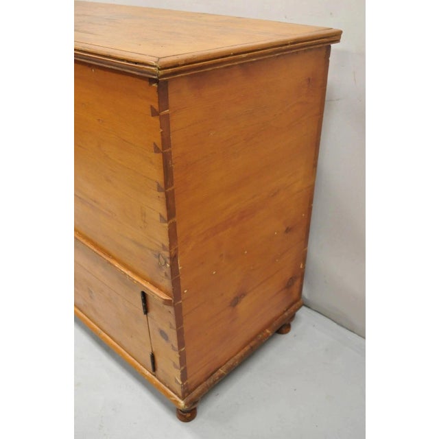 19th C. French Country Primitive Pine Wood 2 Tier Dovetailed Farmhouse Dough Box For Sale In Philadelphia - Image 6 of 12