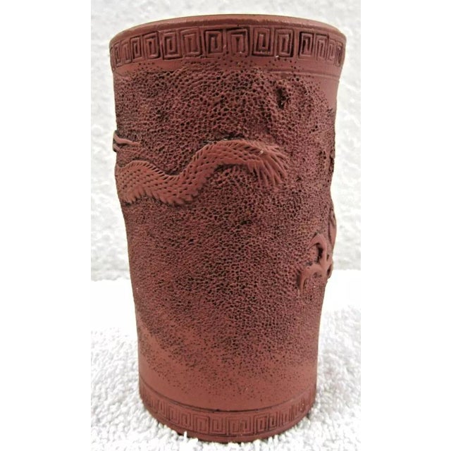 1920s Chinese Red Clay Yixing Zisha Calligraphy Brush Pot With Flying Dragon in Clouds For Sale In Miami - Image 6 of 10