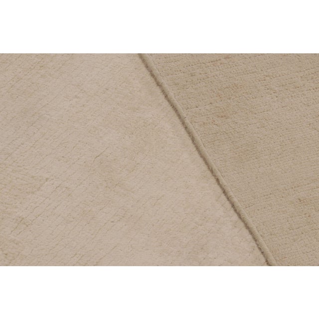 Cream Rug & Kilim’s Oversized Modern Textural Rug in Beige and Cream Striae For Sale - Image 8 of 8