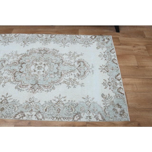 1970s Vintage Handmade Wool Cotton Turkish Cream Area Rug For Sale - Image 10 of 11