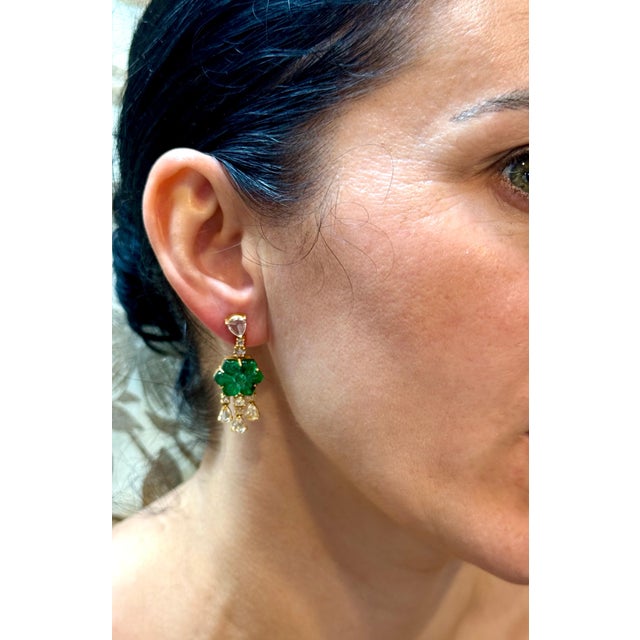 12Ct Carved Emerald & 5 Ct Rose Diamond Dangling Post Earrings 22 Kt Yellow Gold For Sale - Image 12 of 18