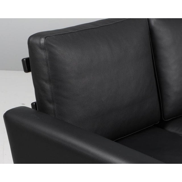Model 236/3 3-Seater Sofa in Black Leather and Black Oak attributed to Hans J. Wegner for Getama For Sale - Image 3 of 10