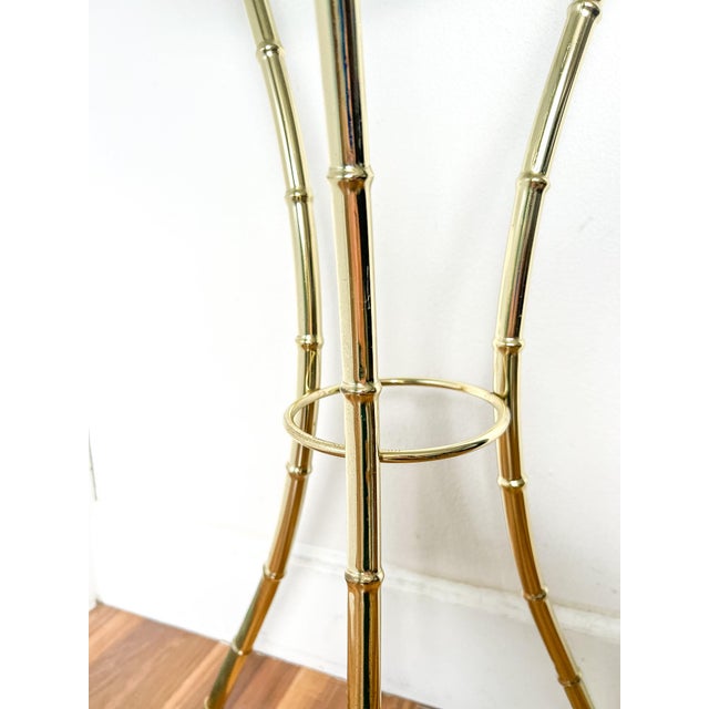 Baker Furniture Company Vintage 30" Faux Bamboo Brass-Tone Metal & Glass Plant Stand – Hollywood Regency / Chinoiserie For Sale - Image 4 of 10