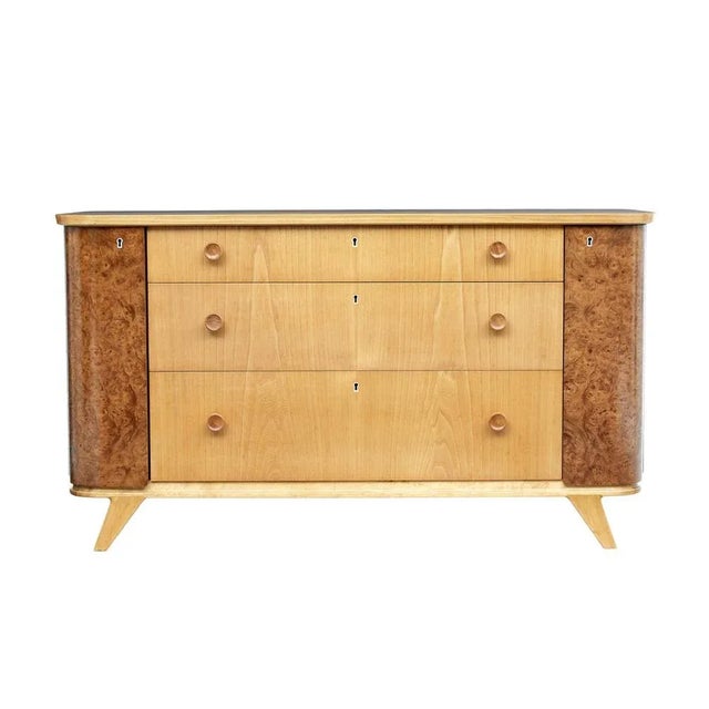 Swedish mid 20th century elm and burr fitted chest of drawers circa 1960. Stunning chest of drawers with fitted side...