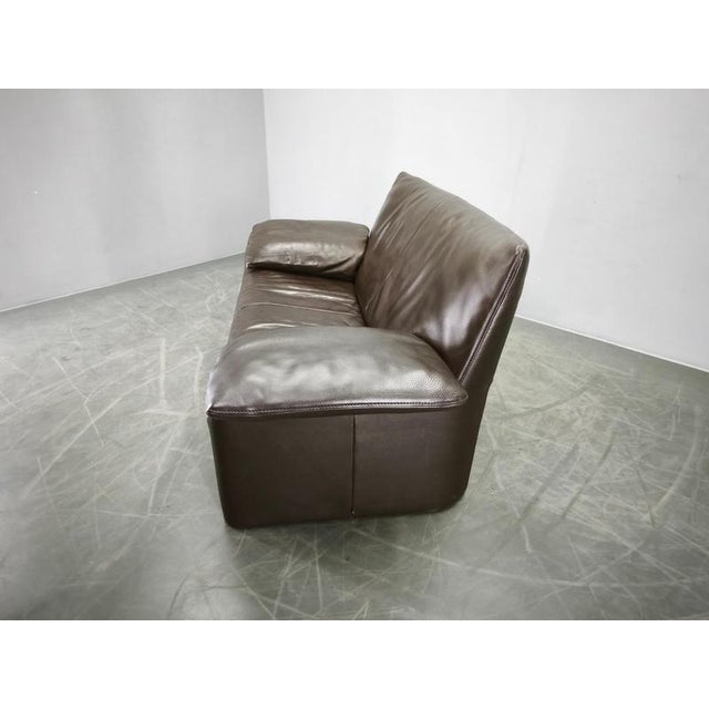 Gold Belgian Full Grain Leather Freestanding Two-Seat Sofa from Jori, 1990s For Sale - Image 8 of 15