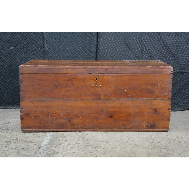 Antique Primitive Pine Blanket Chest Steamer Storage Trunk Coffee Table Dovetail For Sale - Image 6 of 18