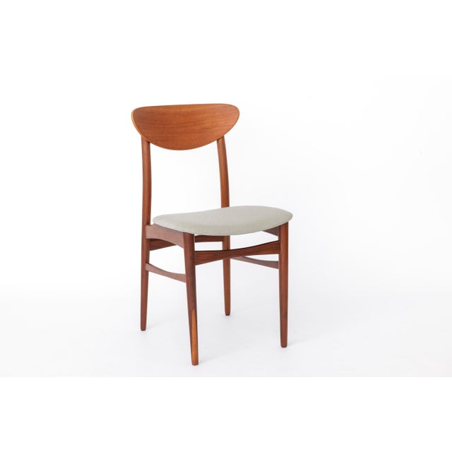 1960s Vintage Scandinavian Danish Teak Dining Chairs in Light Grey Seats, 1960s, Denmark, Set of 4 For Sale - Image 5 of 10