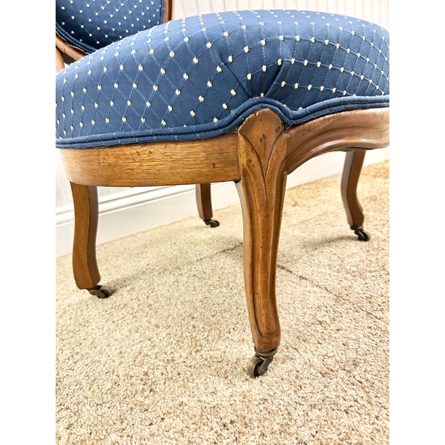 This chair exhibits characteristics of French Regency or Louis XVI style, specifically with its balloon back and cabriole...