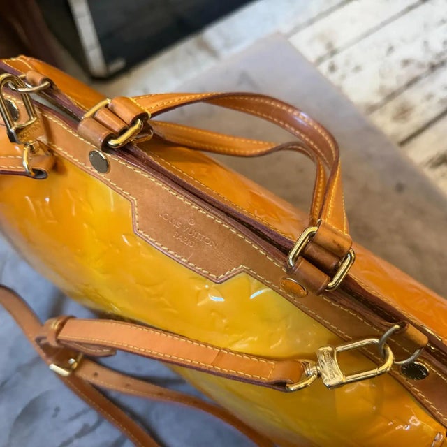 A 2002 Louis Vuitton Brea Monogram Yellow Vernis Patent Leather Shoulder Bag For Sale - Image 11 of 18