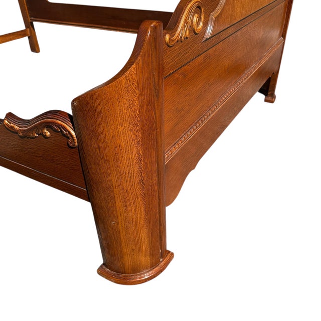 Lexington furniture queen size bed made of solid quarter sawn oak, solid wood, hand carving and moldings, arched Apex’s on...