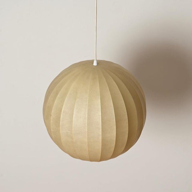 Mid-Century Round Beige Cocoon Pendant Light by Achille Castiglioni for Hille, Italy, 1960s For Sale - Image 6 of 11