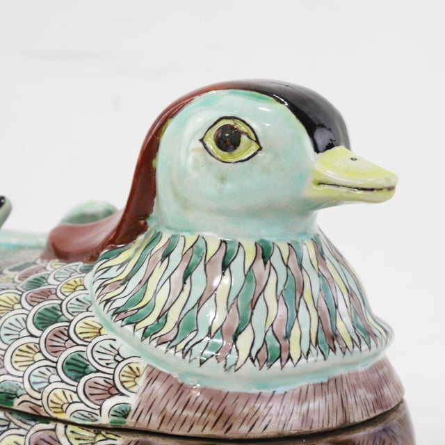 Vintage Chinese Famille Verte Porcelain Mandarin Duck Hand-Painted Covered Bowl For Sale In New York - Image 6 of 13