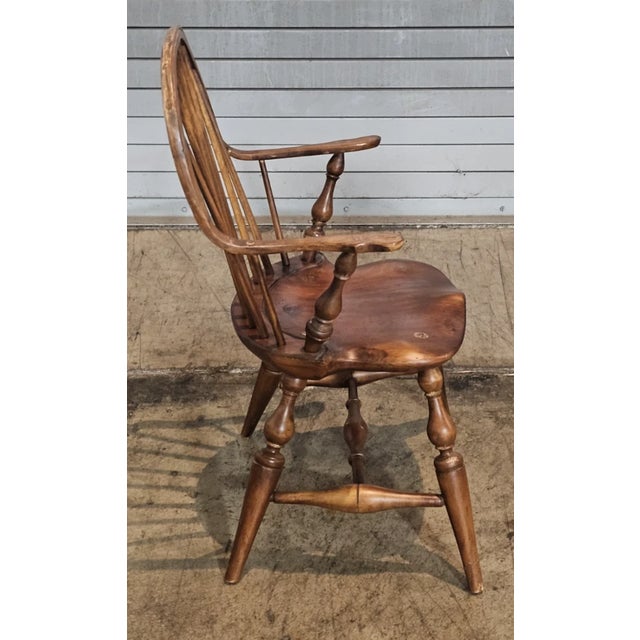 Richard Dimes Company Mid 20th Century d.r. Dimes Childs Size Continuous Arm Windsor Chair Bench Made in New Hampshire For Sale - Image 4 of 7