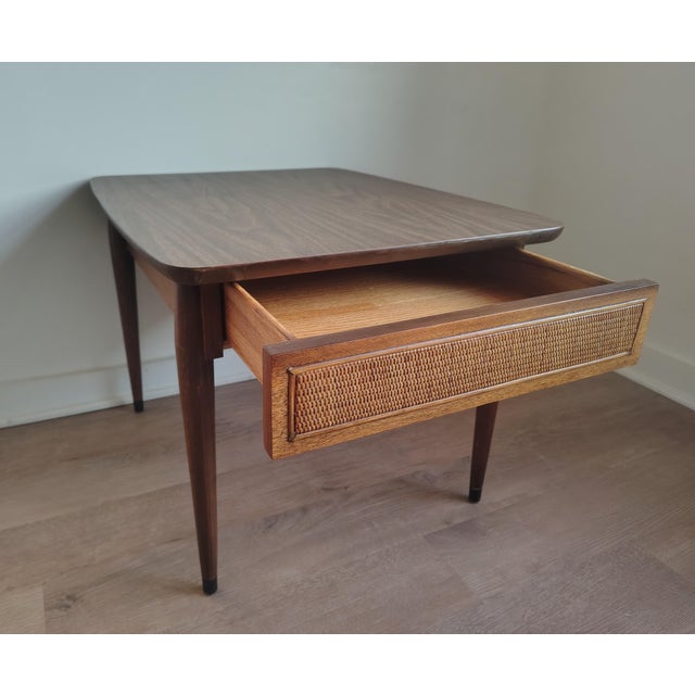 Mid-Century Modern American of Martinsville End Table – With Woven Rattan Drawer, Circa 1960s For Sale In Detroit - Image 6 of 10