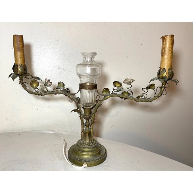 1920s Antique Ornate French Gilt Bronze Porcelain Floral Crystal Vase Table Lamp Light For Sale - Image 5 of 12