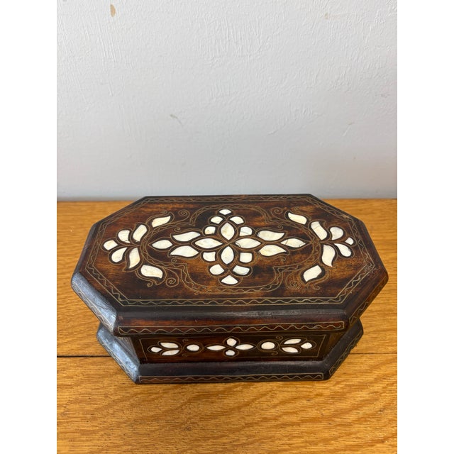 English Vintage Wood and Mother of Pearl Trinket Box For Sale - Image 3 of 10