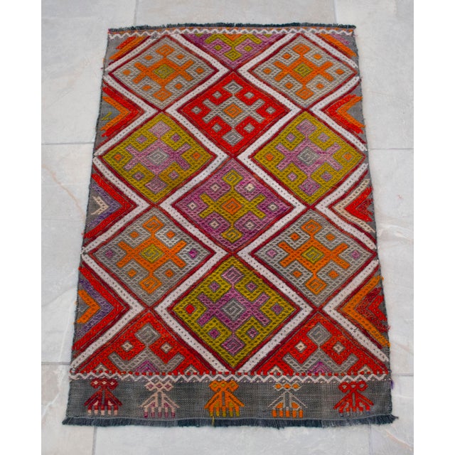 Hand-Woven Braided Small Rug Turkish Jajim Kilim - 19″ × 29″ For Sale - Image 6 of 9