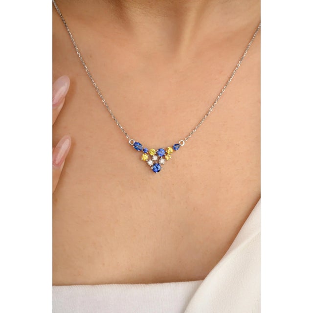 This is part of Chairish’s Fine Jewelry assortment. This exquisite 14K white gold pendant necklace features a stunning...