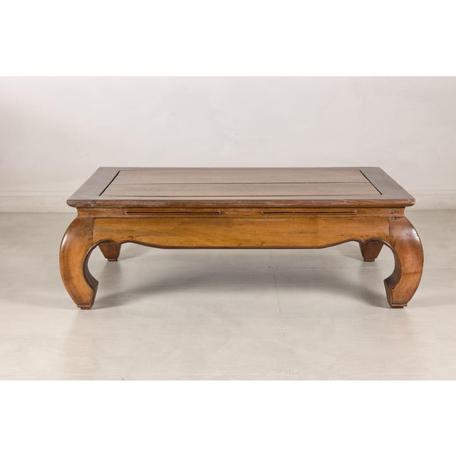 Vintage Chinese Low Kang Two-Tone Elm Coffee Table with Curved Legs For Sale In New York - Image 6 of 18