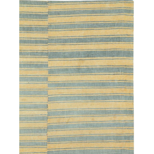 Galerie Shabab Collection Mid-20th Century Handmade Turkish Flatweave 6' X 9' Accent Rug in Straw and Grey For Sale - Image 4 of 8