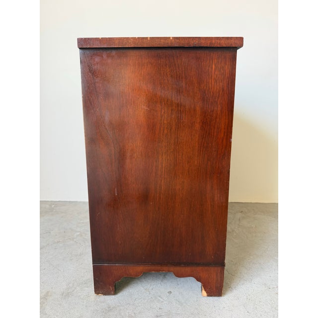 Wood 1970s Heritage Henredon Bow Front Mahogany Four-Drawer Nightstand For Sale - Image 7 of 12