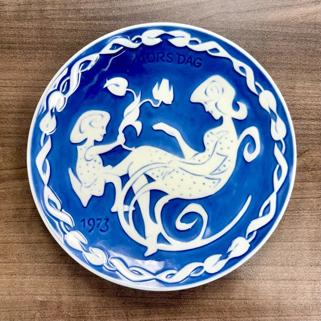 1970s Vintage Mors Dag Mother’s Day Plate by Royal Copenhagen - Blue & White Scandinavian Porcelain, 6” For Sale - Image 5 of 8