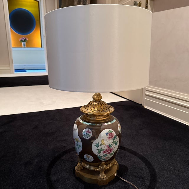 Chinese 18th Century Chinese Porcelain Lamp Mounted in Gilded Bronze. Impeccable Condition For Sale - Image 4 of 7