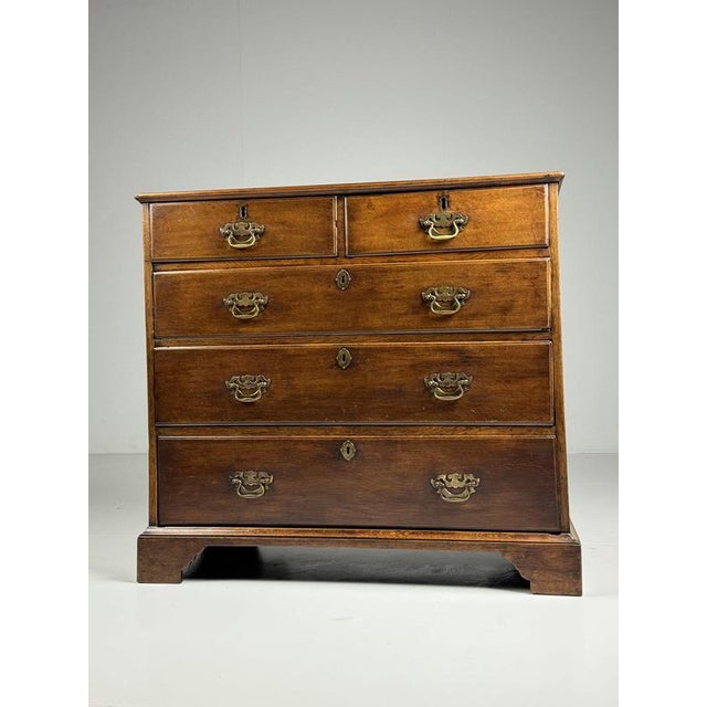 English chest of drawers/dresser. Georgian, ca. 1780. Made of solid oak. with original back panel. Drawers run properly....