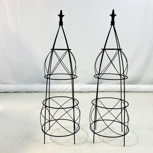 Art Deco 1980s Vintage French Art Deco Fleur De Lis Garden Topiary Trellises Frames - A Pair For Sale - Image 3 of 12