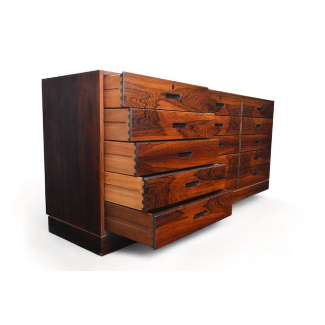 Brown Fifteen Drawer Low Dresser in Rosewood by Kai Winding For Sale - Image 8 of 8